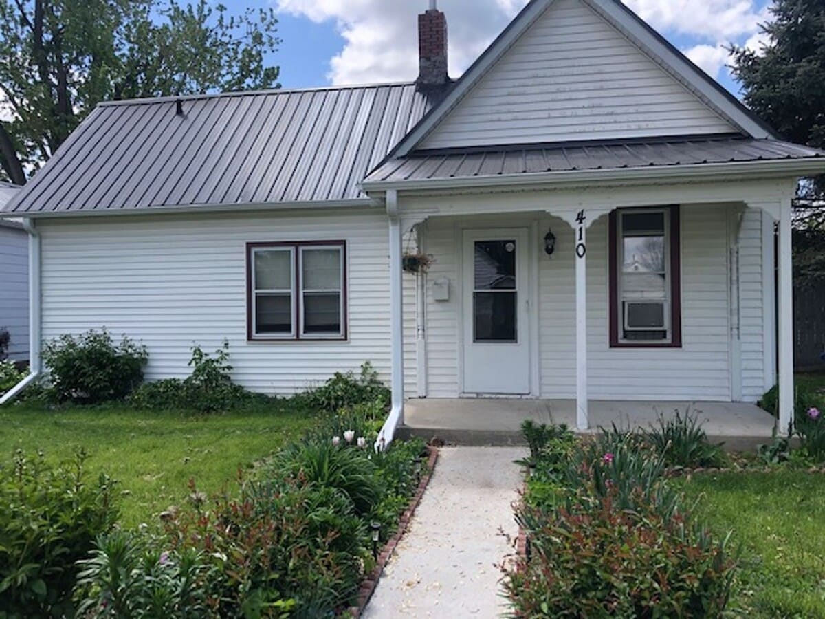 Nice 2 bedroom with unfinished basement an... - Nice 2 bedroom with unfinished basement an... House