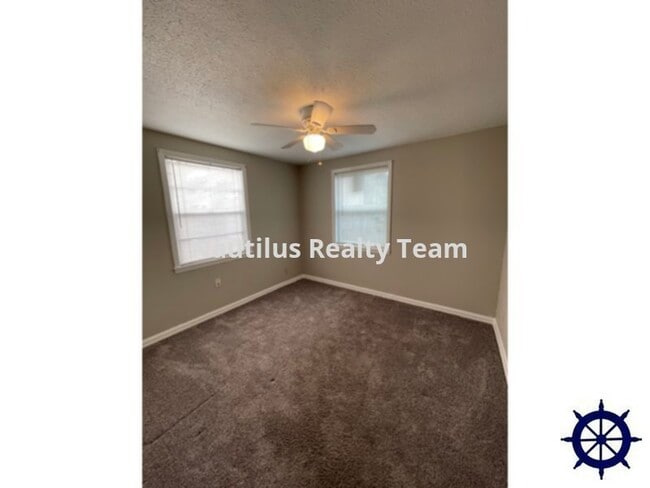 Photo - 904 Ruby Pl