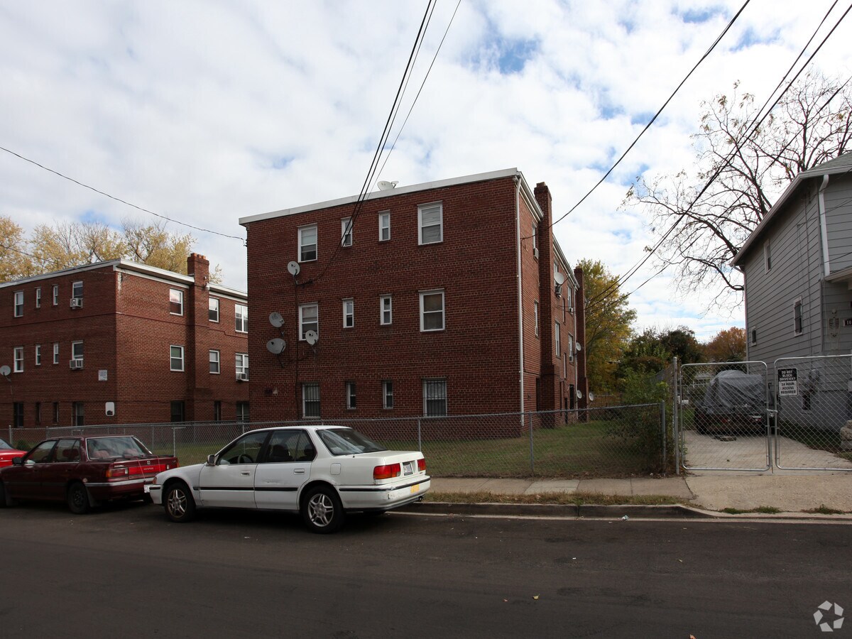 Photo - 1029 48th St NE Apartments
