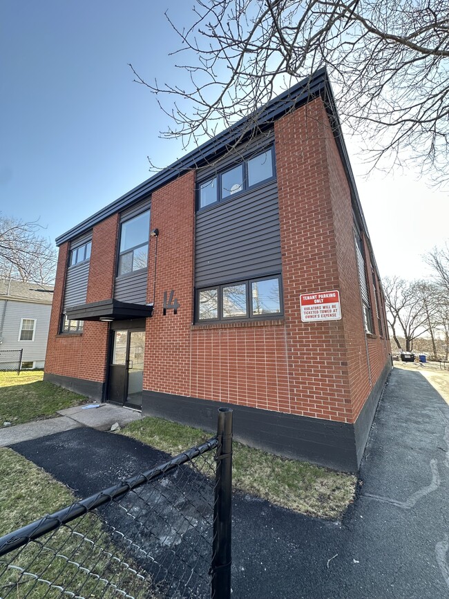 Building Photo - 14 Brule St