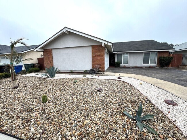 Building Photo - Refurbished East Ventura Home