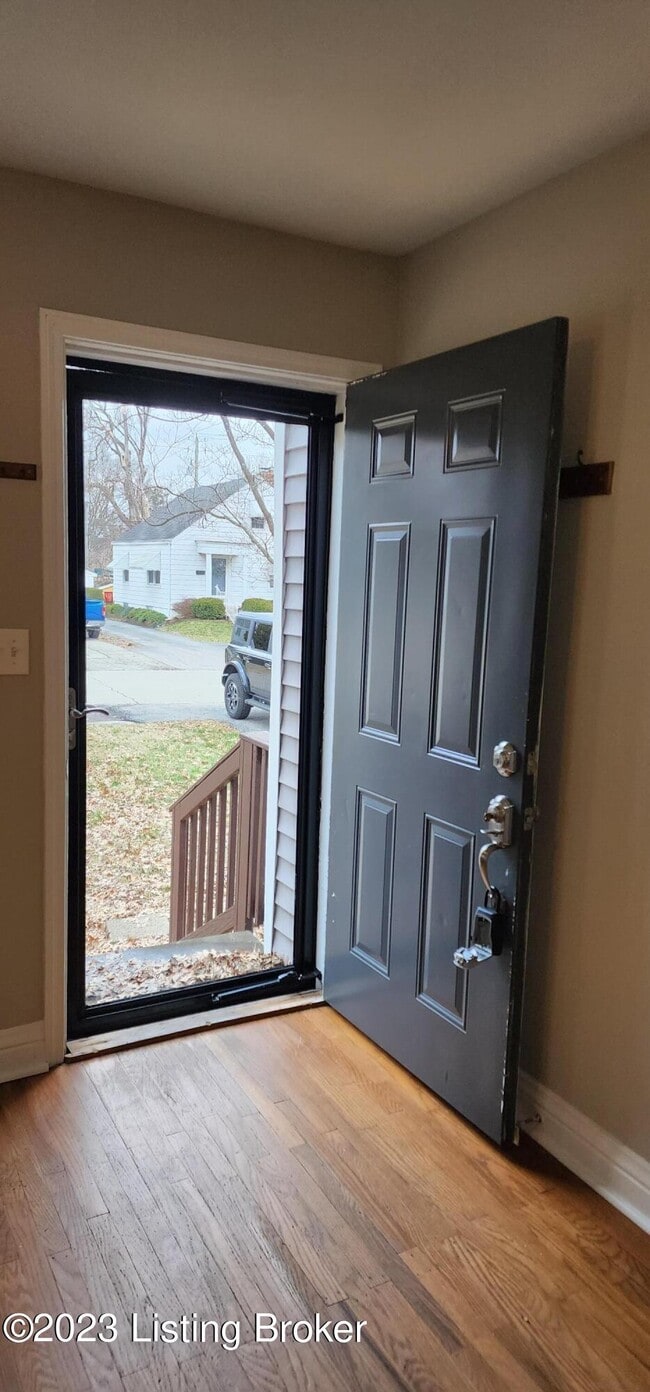 Photo - 208 Colonial Dr