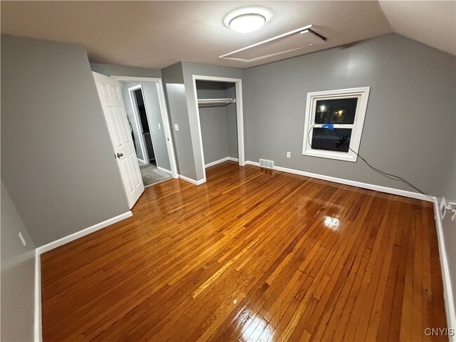 Photo - 103-105-105 Drexler St