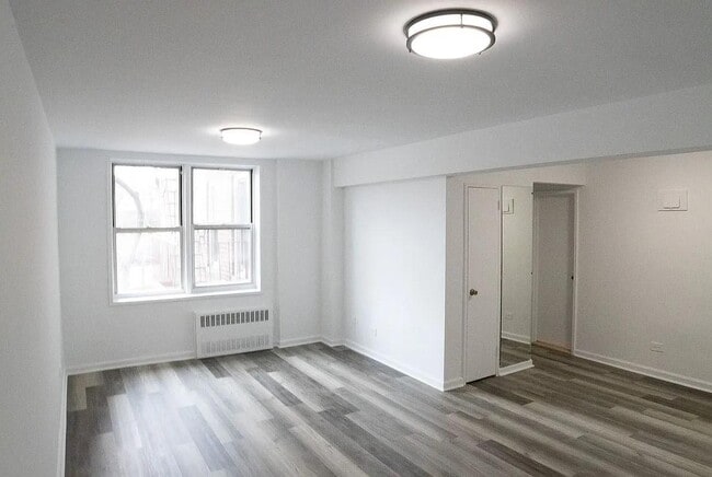 Building Photo - 31-85 Crescent St