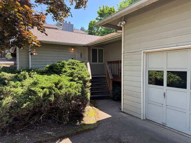 Photo - Charming 2-bedroom, 1-bath duplex in Springfield, OR