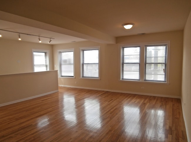 Building Photo - 2807 W Lawrence Ave Unit D1N