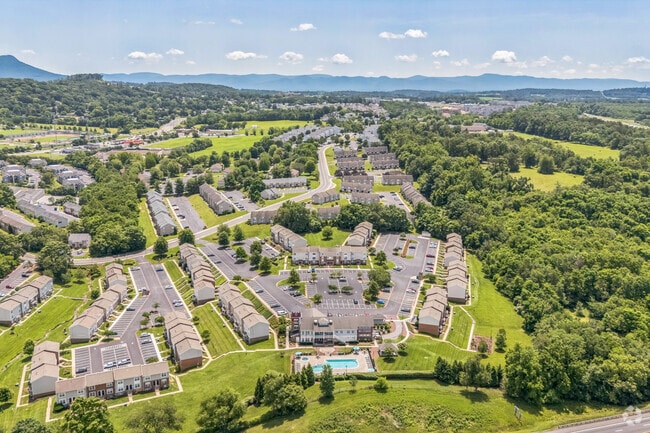 Building Photo - Squire Hill Rental