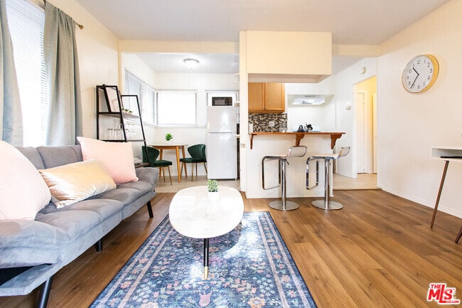 Building Photo - 313 Fischer St Rental