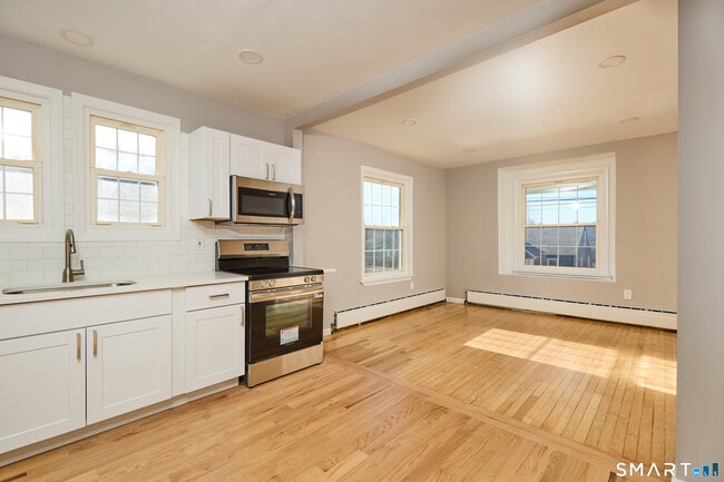 Photo - 121 Johnson St