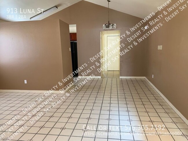 Photo - 913 Luna St