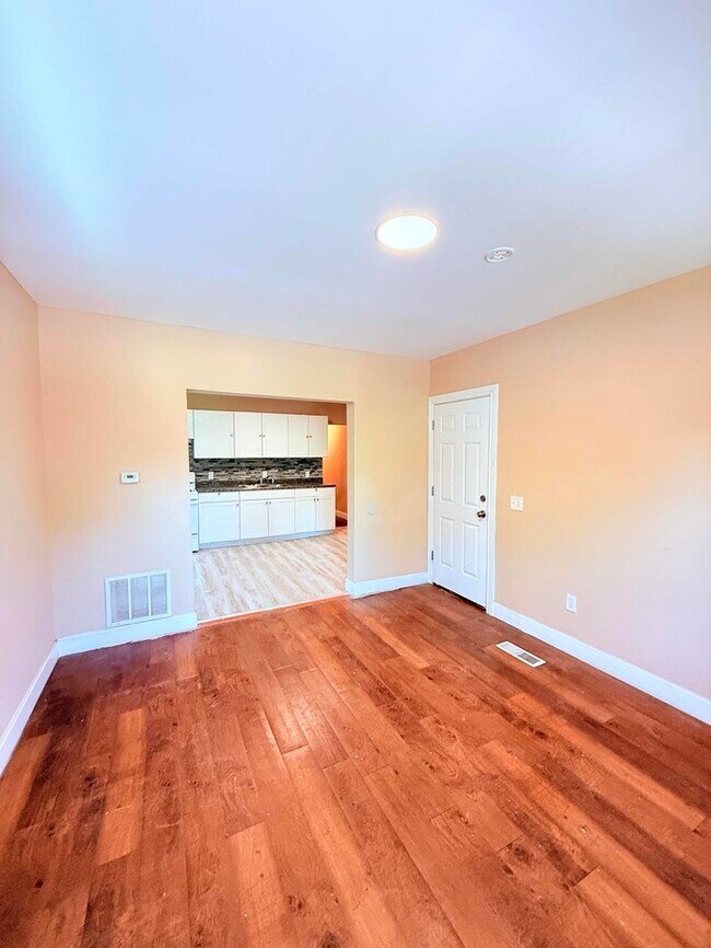 Photo - 2488 Woodmere St