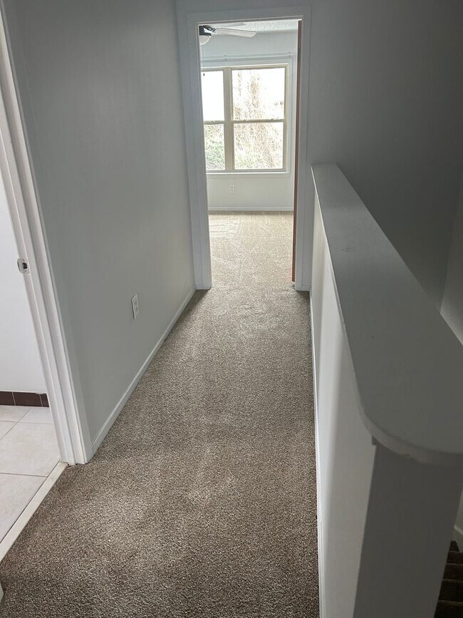 Photo - 2 Bedroom/ 1.5 Bath Townhome w/ Washer & Dryer Connection