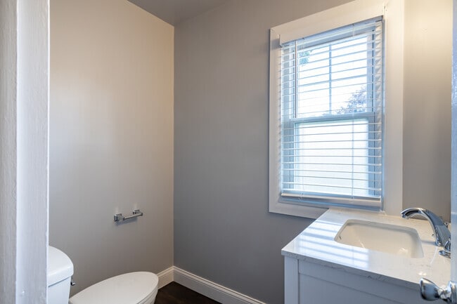 3BR, 1.5BA - 1,200SF - Half Bathroom
