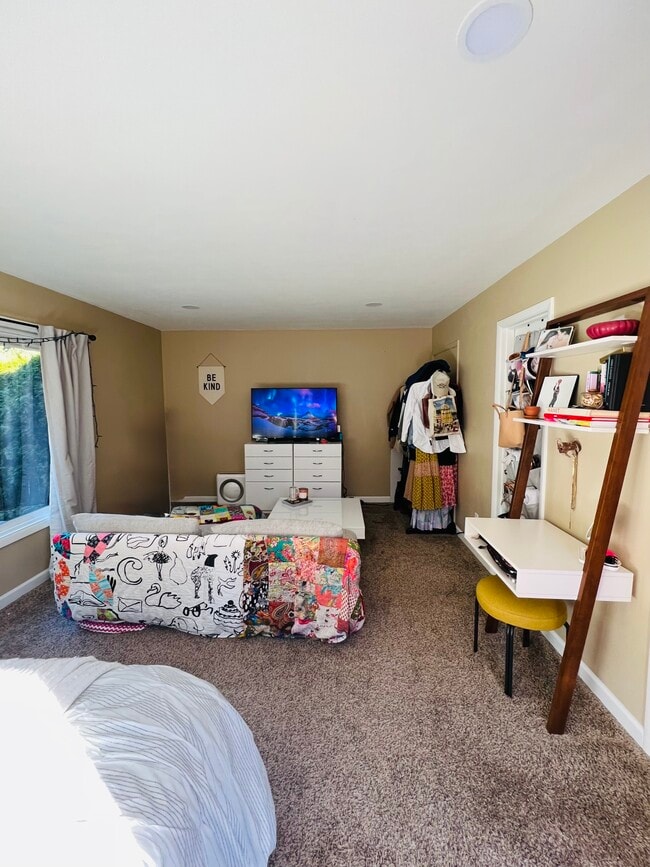 Photo - 249 Judson St S
