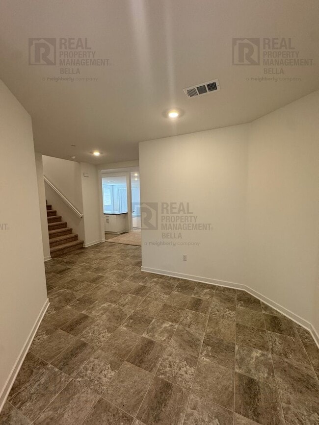 Photo - 30972 Lanark St