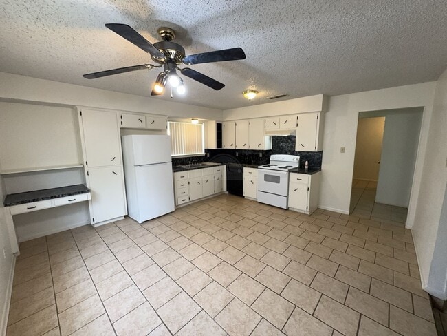 Photo - 2408 Carnation Dr