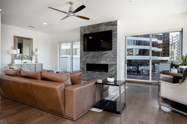 Photo - 2934 N Hall St Unidad 401