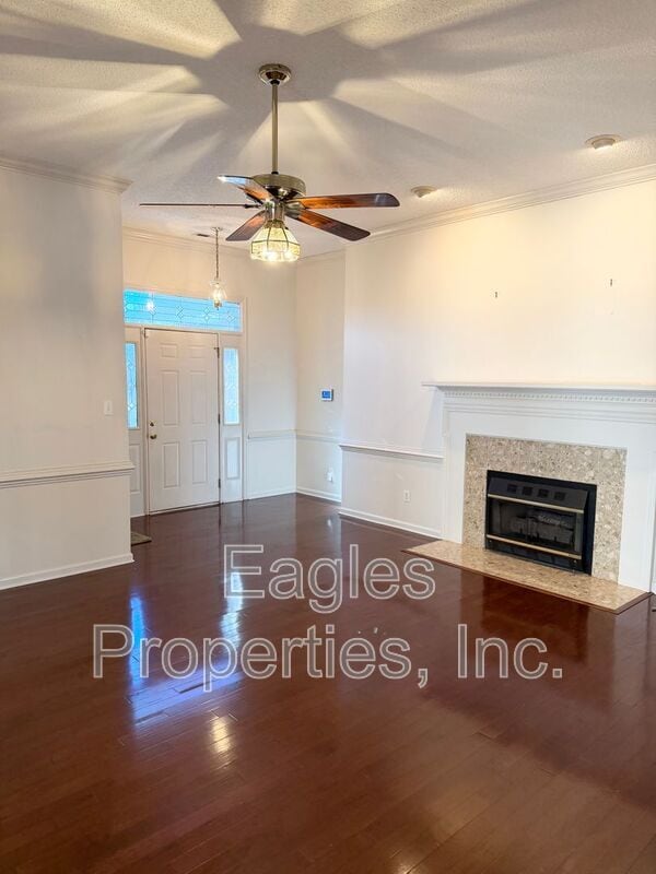 Photo - 107 Roundtree Ln