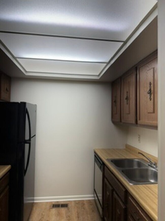 Photo - 834 Sussex Pl