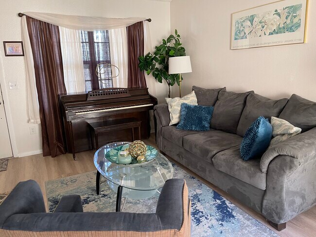 Photo - 64 Pine Track Unidad 104A