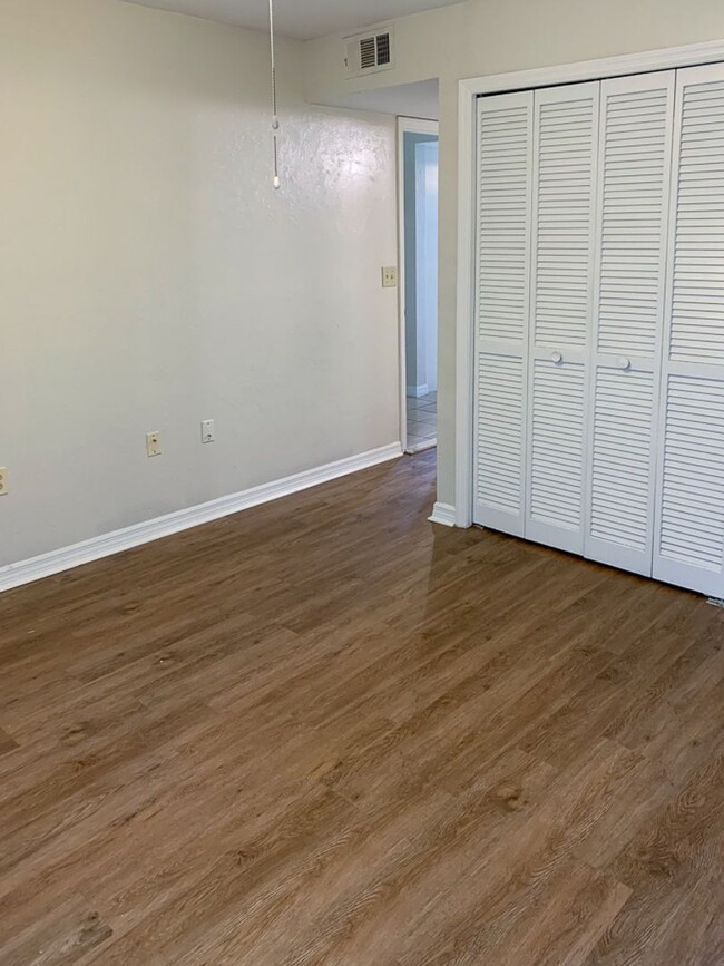 Photo - 2/2 Ground Floor Condo Unit in Oakbrook Availabl...