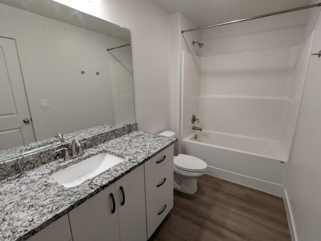 Photo - 335 S 1580 E