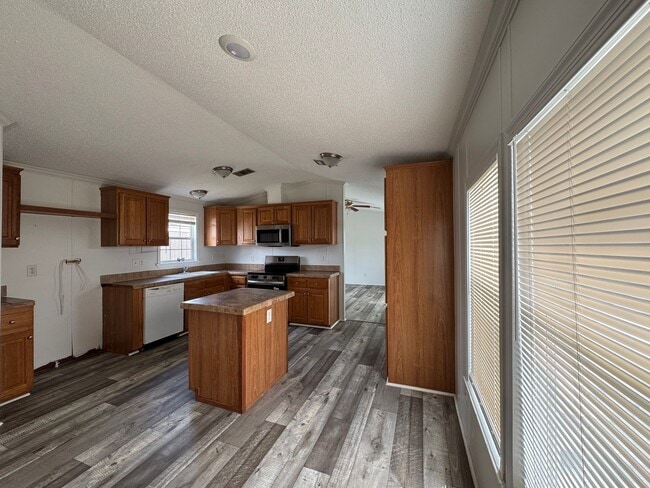 Photo - 16206 Wood Dr