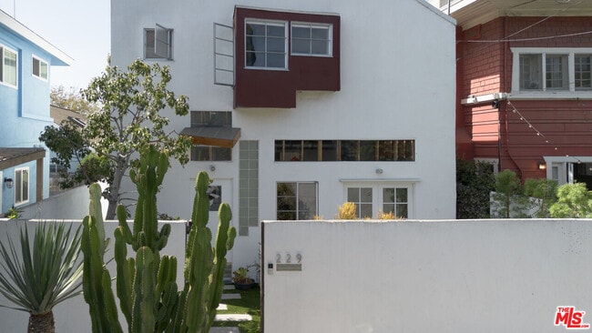 229 San Juan Ave