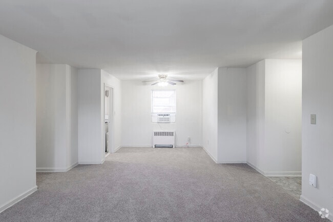 1 BR, 1 BA 660 SF