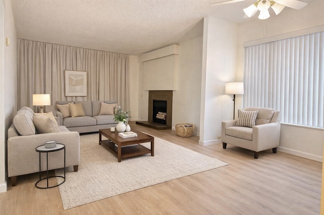 Building Photo - 796 Woodside Ln E Unit 796 Woodside