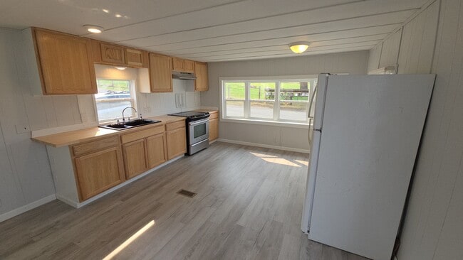 Photo - 144 Hillcrest Park Ln