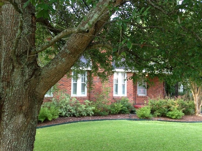 Photo - 1458 Watson St