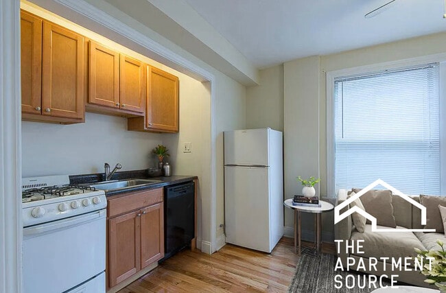 Building Photo - 737 W Belmont Ave Unit 306