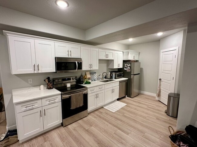 Photo - 161 580 N
