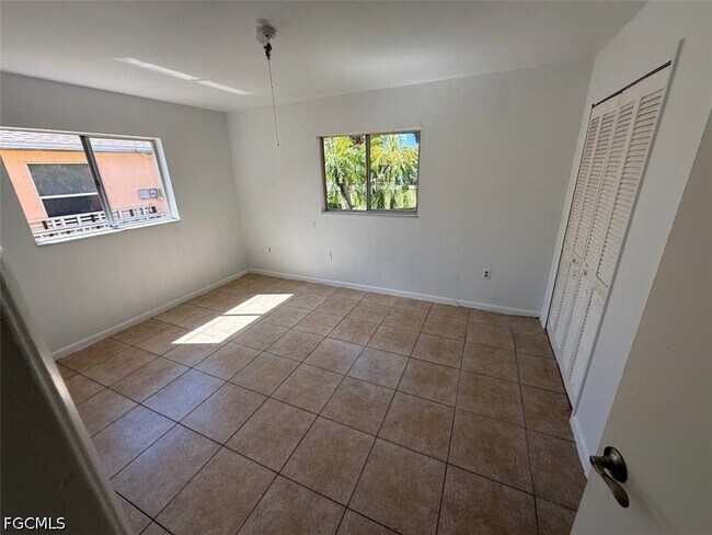 Photo - 537 SE 6th Pl