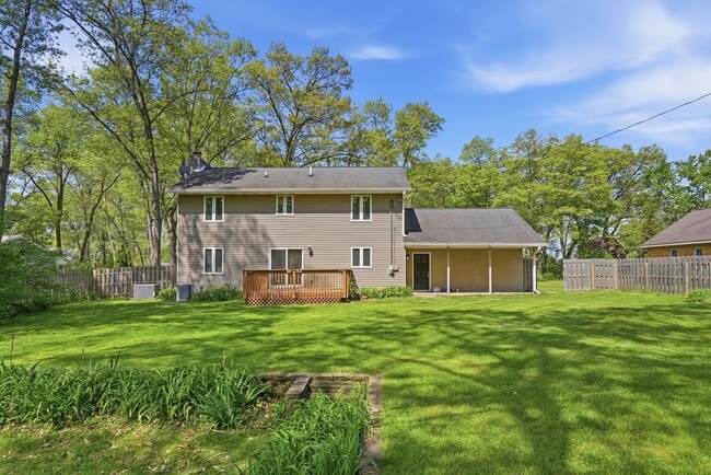 Photo - Union Lake Retreat – Updated 4-Bed Colonial w/ Stand-by Generator