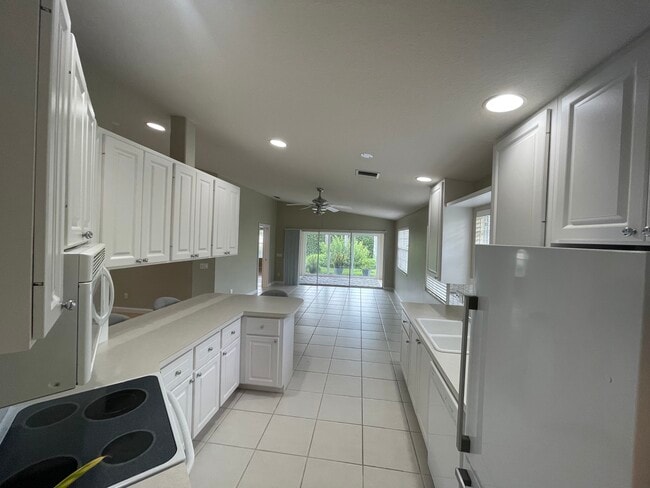 Photo - 4949 Kingston Way