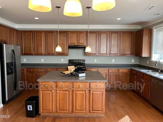 Photo - 527 Emerald Downs Rd