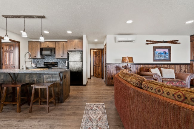 Photo - 327 Commerce Way