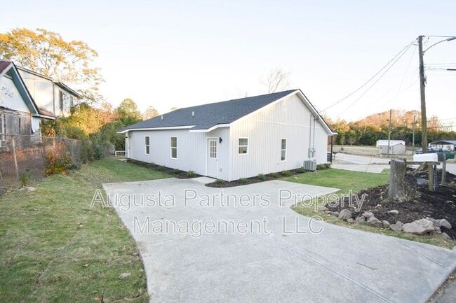 Photo - 2122 Circular Dr Unit B