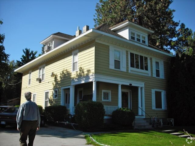 Building Photo - 2 bed 1 bath apartment in the Perry District Unit 1