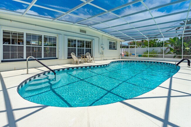 Photo - 94 Ivanhoe Dr