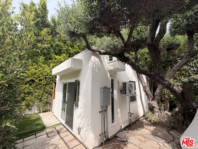 Photo - 1162 N Poinsettia Pl