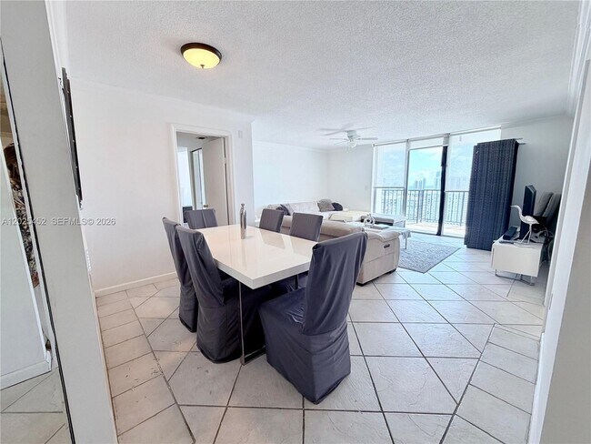 Photo - 2750 NE 183rd St Unidad PH10
