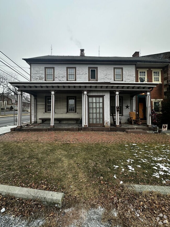 Building Photo - 100 S Market St Unit 4 Rental