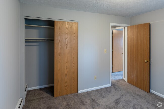 2 BR, 1BA - 1,000 SF