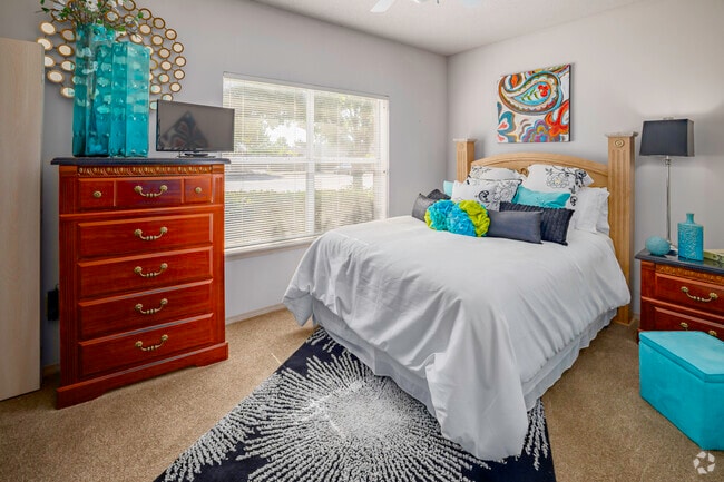 Custom - 2BR, 2BA - 989SF - Primary Bedroom