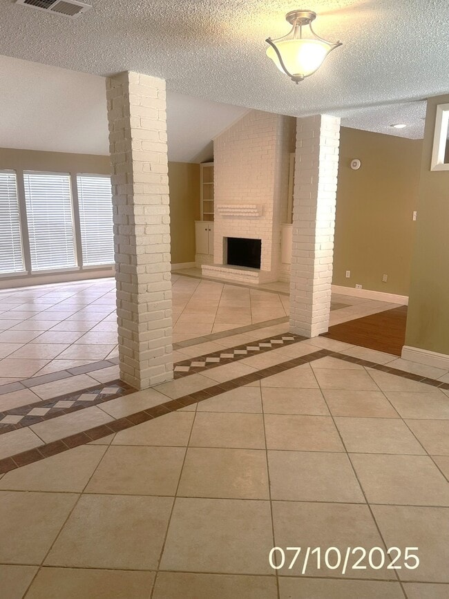 Building Photo - 20326 Spoonwood Dr