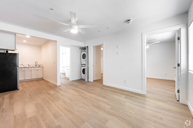 2BR, 2BA - 645SF - Dining Room