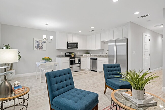 Building Photo - "Charming Denison Duplex with Granite Eleg... Rental
